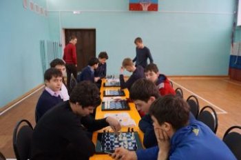 Школьный турнир по шашкам и шахматам